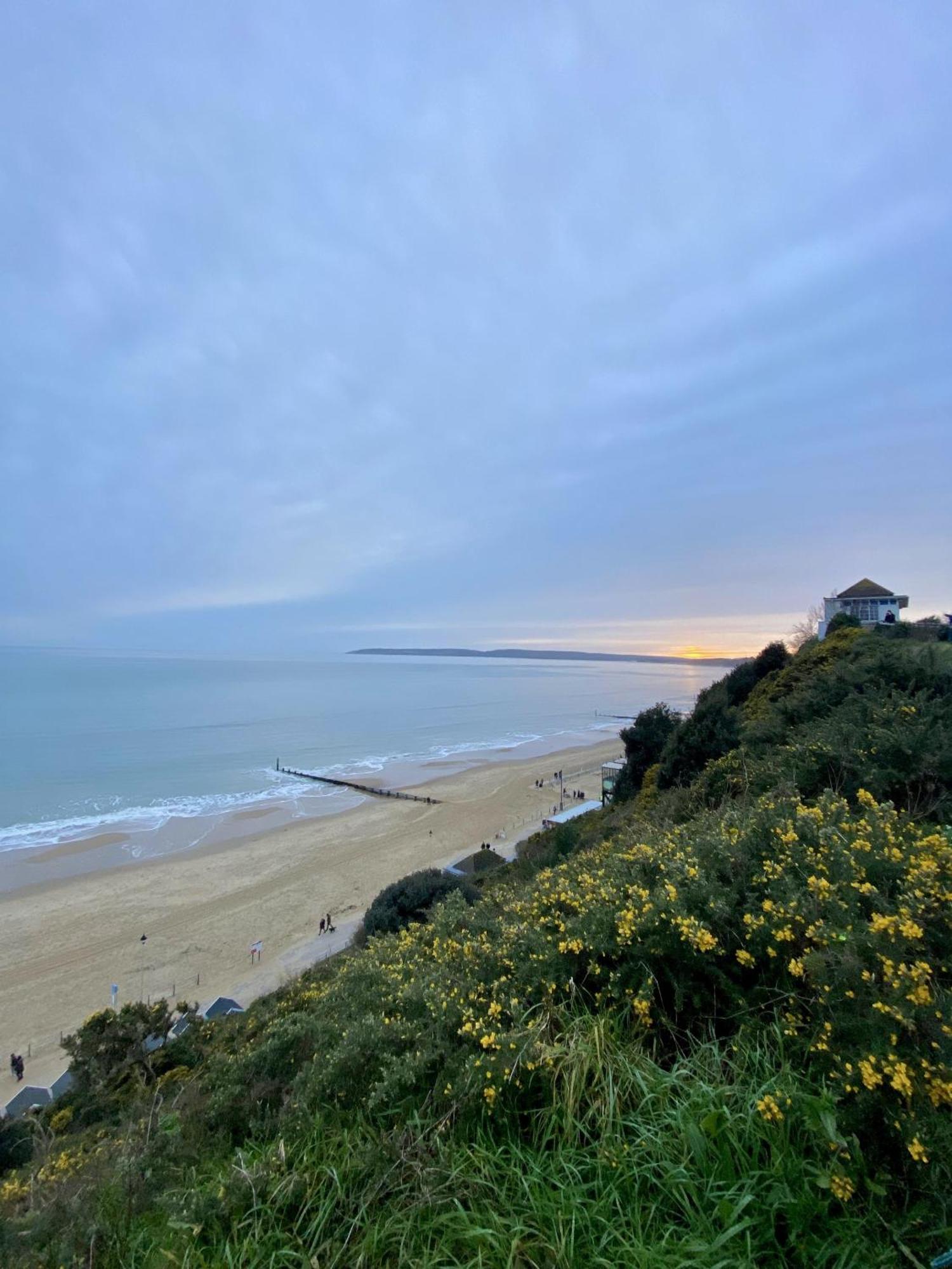 Family Retreat Flat-2 Stylish Central Bournemouth Apartment, Sleeps 6, 7 Minute Walk To Beach Parking Wifi Kitchen And Washer Exterior photo