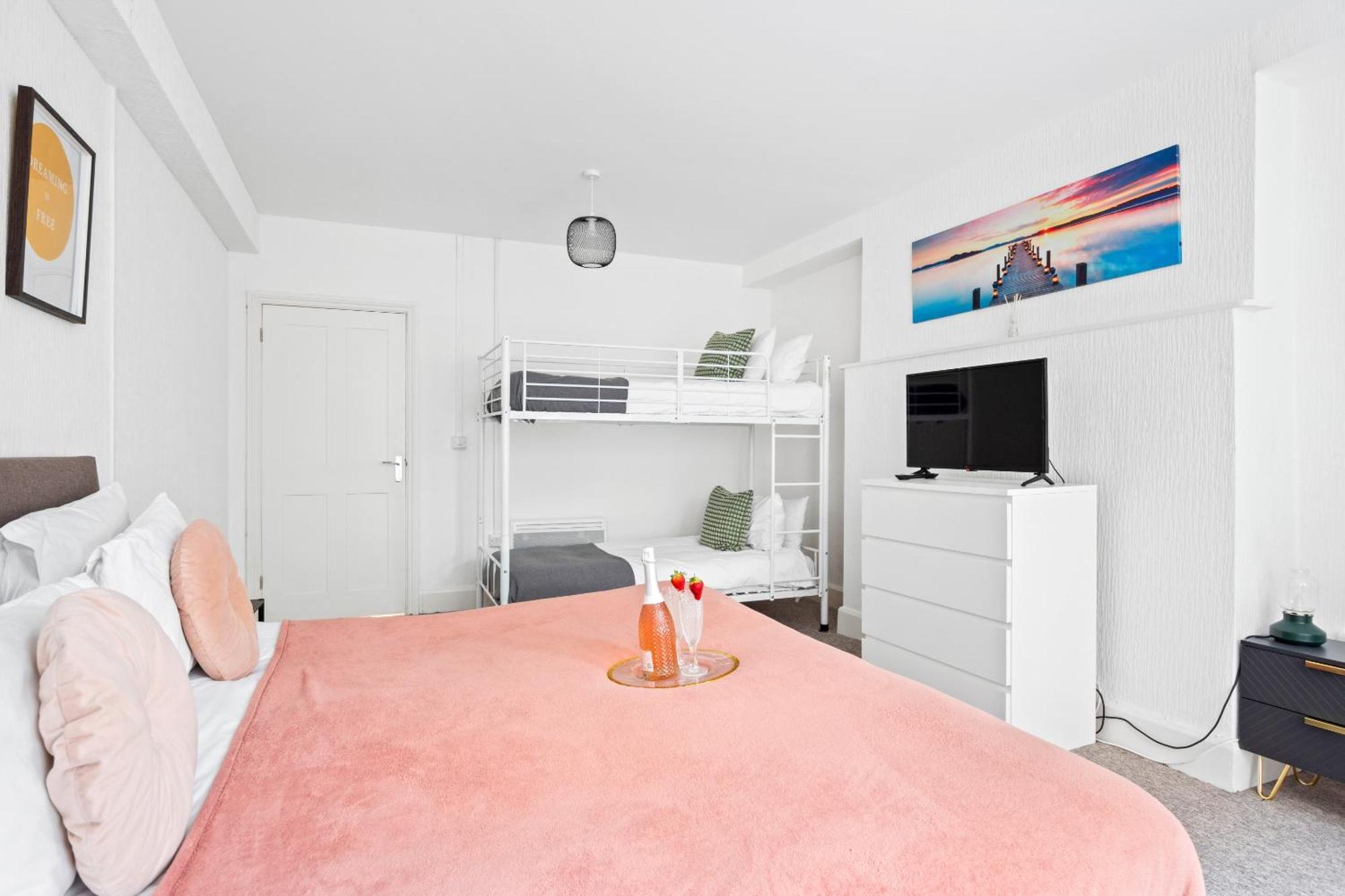 Family Retreat Flat-2 Stylish Central Bournemouth Apartment, Sleeps 6, 7 Minute Walk To Beach Parking Wifi Kitchen And Washer Exterior photo