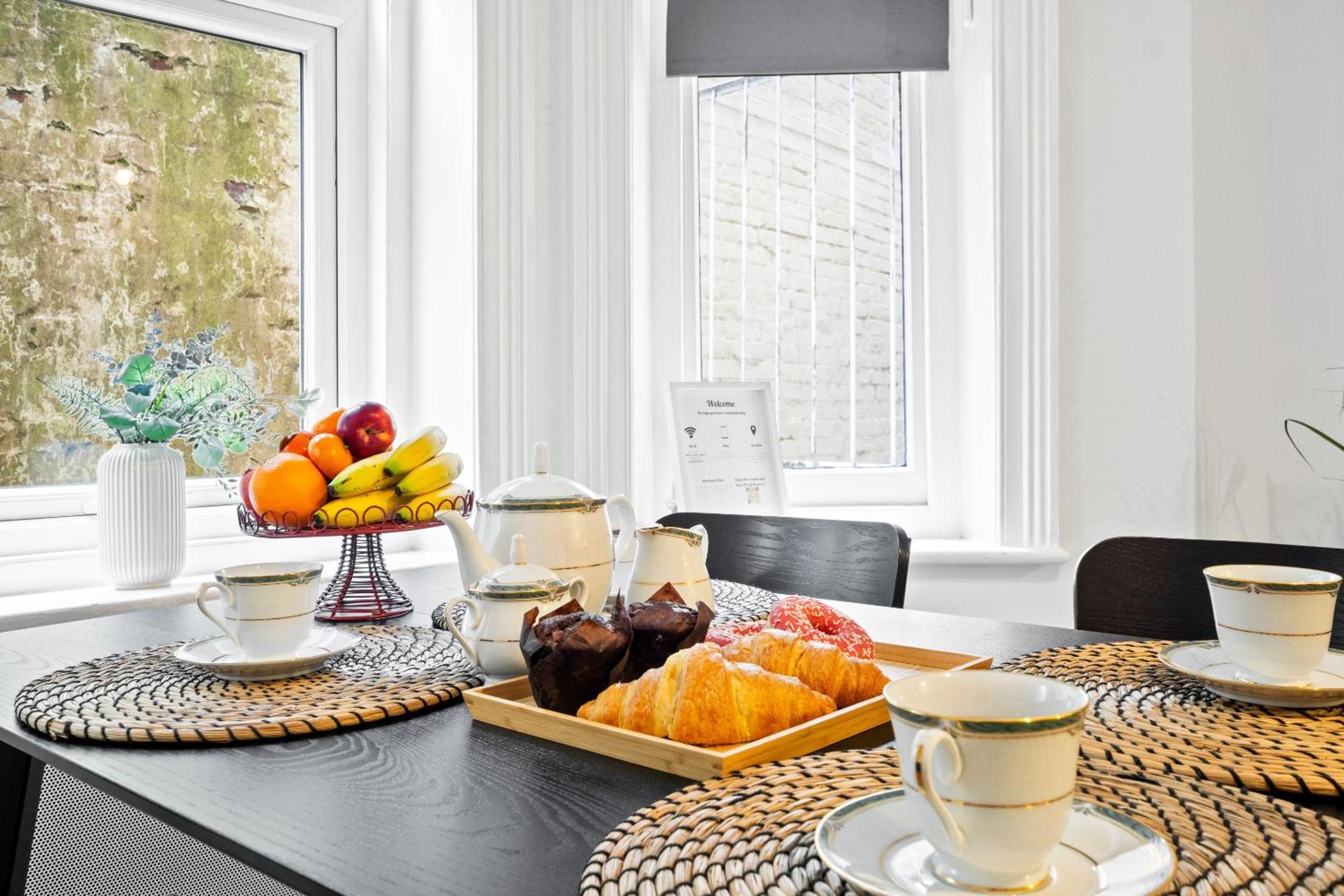 Family Retreat Flat-2 Stylish Central Bournemouth Apartment, Sleeps 6, 7 Minute Walk To Beach Parking Wifi Kitchen And Washer Room photo