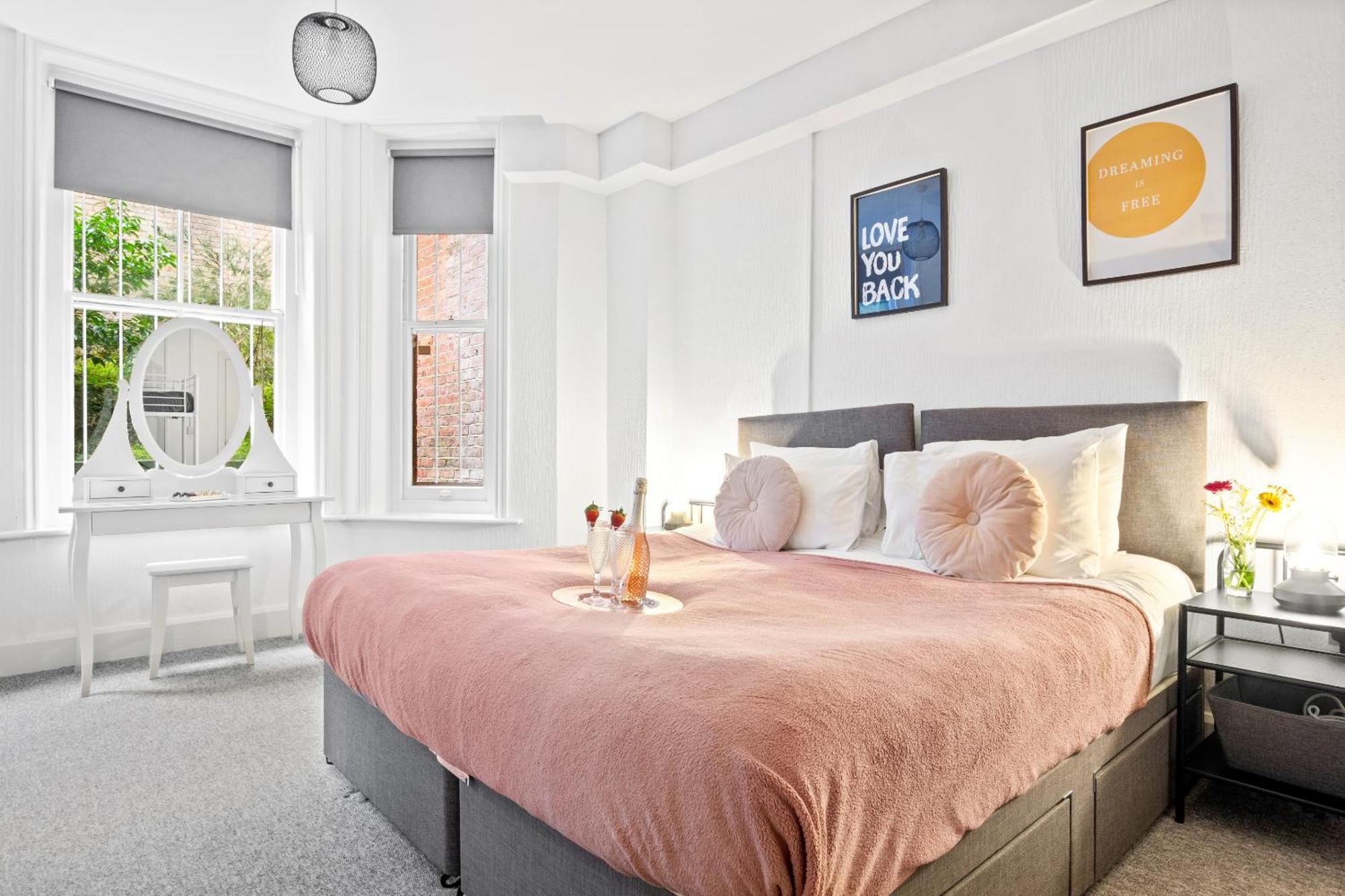 Family Retreat Flat-2 Stylish Central Bournemouth Apartment, Sleeps 6, 7 Minute Walk To Beach Parking Wifi Kitchen And Washer Exterior photo