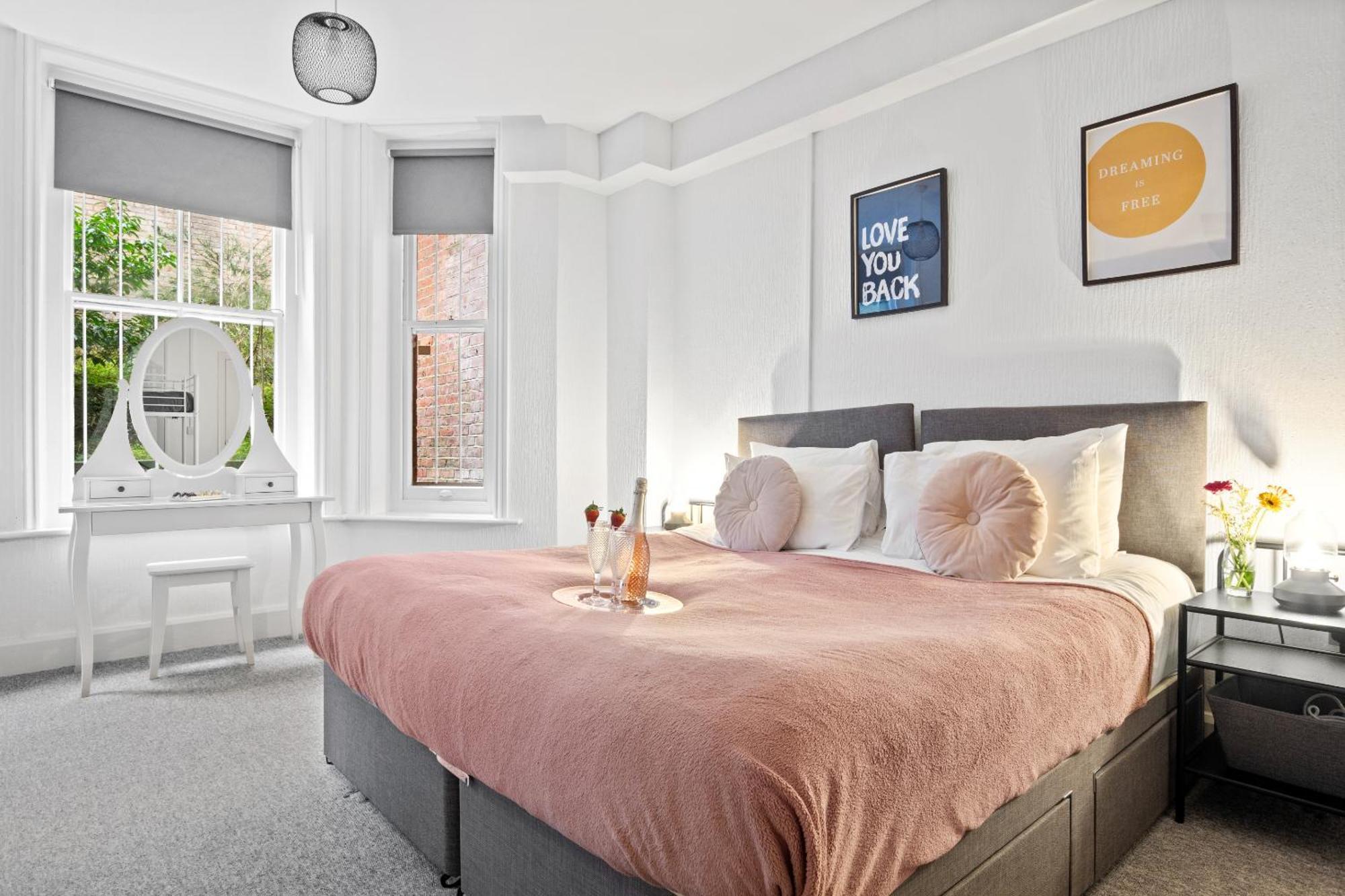 Family Retreat Flat-2 Stylish Central Bournemouth Apartment, Sleeps 6, 7 Minute Walk To Beach Parking Wifi Kitchen And Washer Exterior photo
