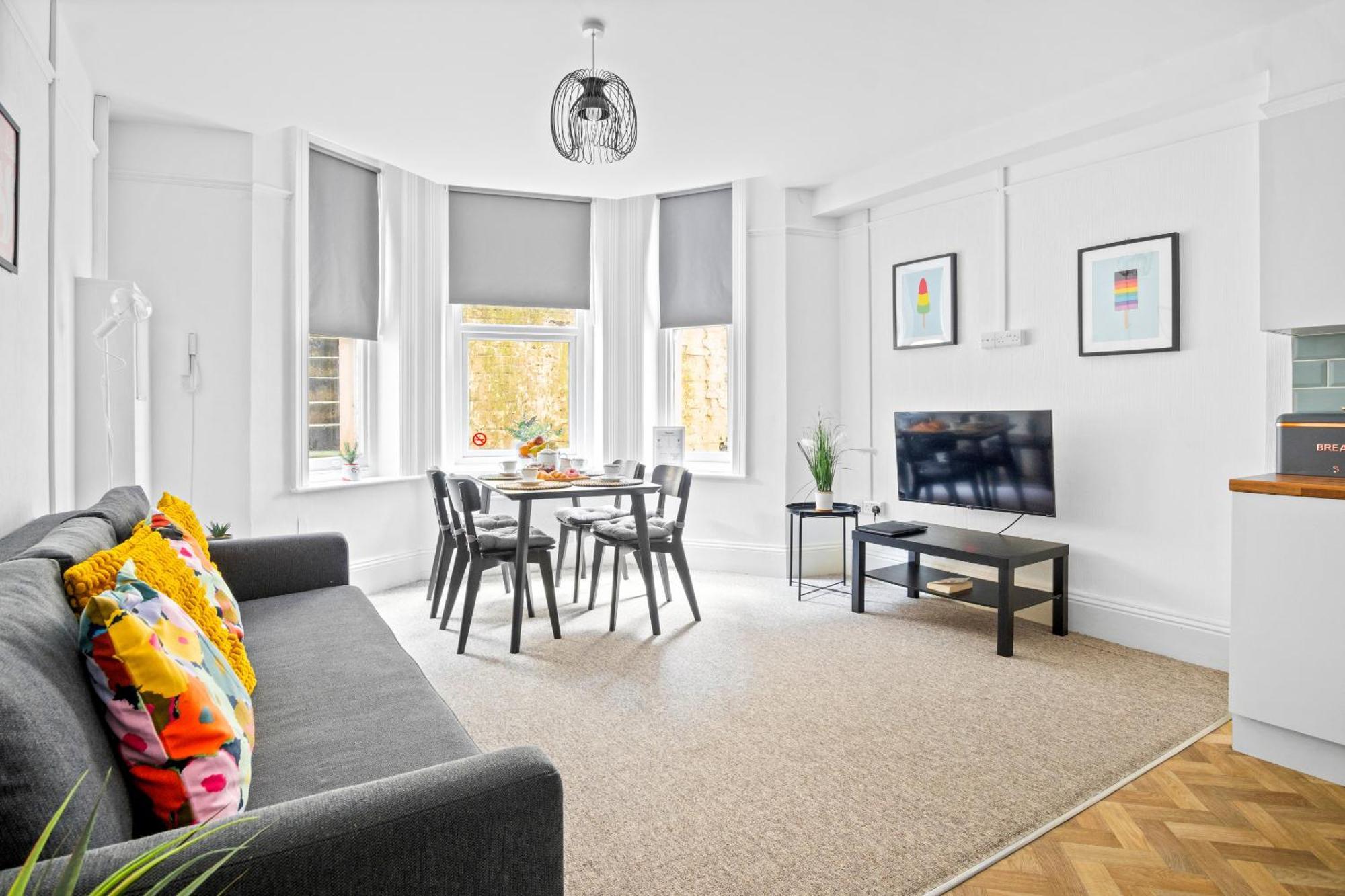 Family Retreat Flat-2 Stylish Central Bournemouth Apartment, Sleeps 6, 7 Minute Walk To Beach Parking Wifi Kitchen And Washer Exterior photo