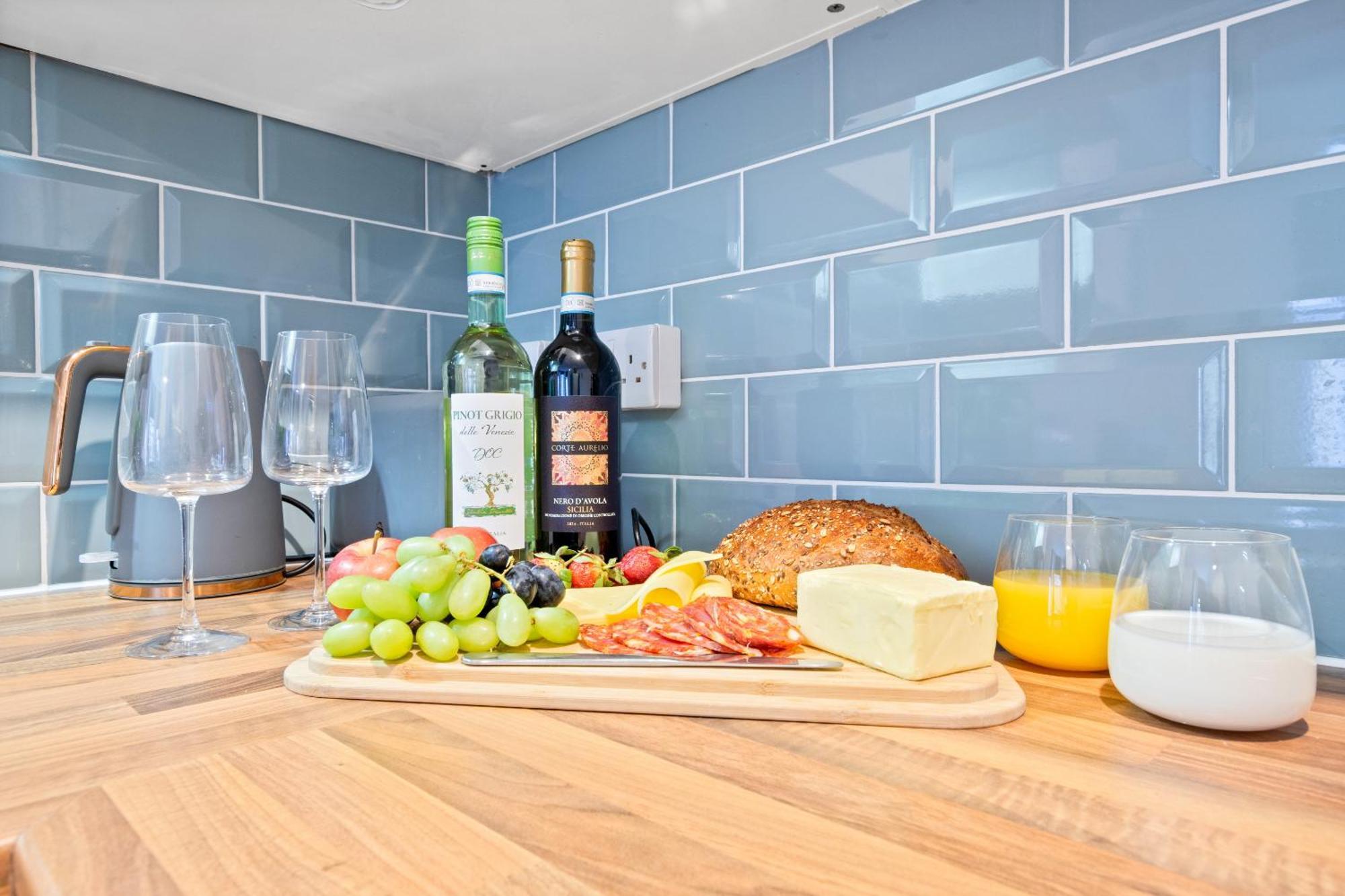 Family Retreat Flat-2 Stylish Central Bournemouth Apartment, Sleeps 6, 7 Minute Walk To Beach Parking Wifi Kitchen And Washer Exterior photo