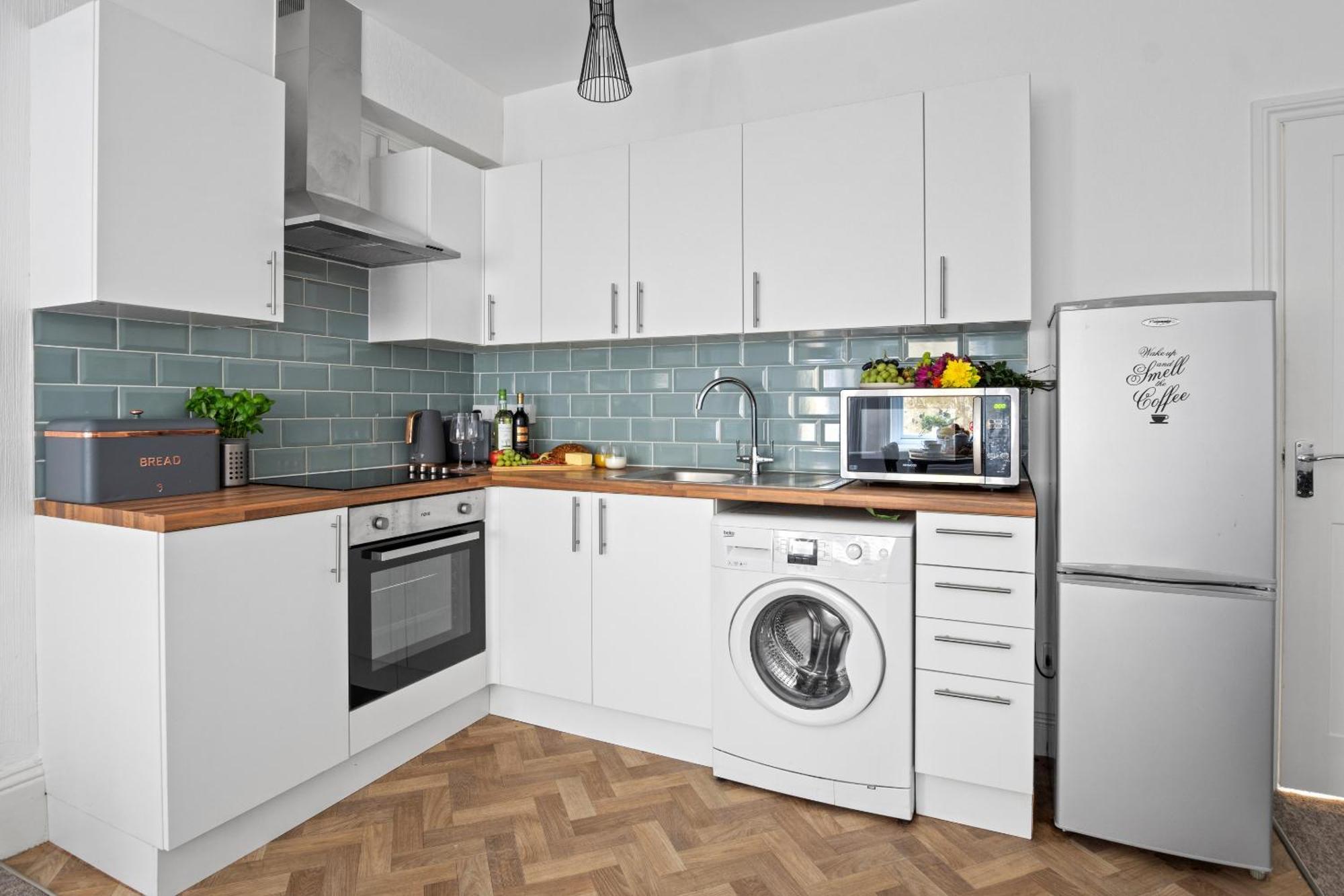 Family Retreat Flat-2 Stylish Central Bournemouth Apartment, Sleeps 6, 7 Minute Walk To Beach Parking Wifi Kitchen And Washer Exterior photo