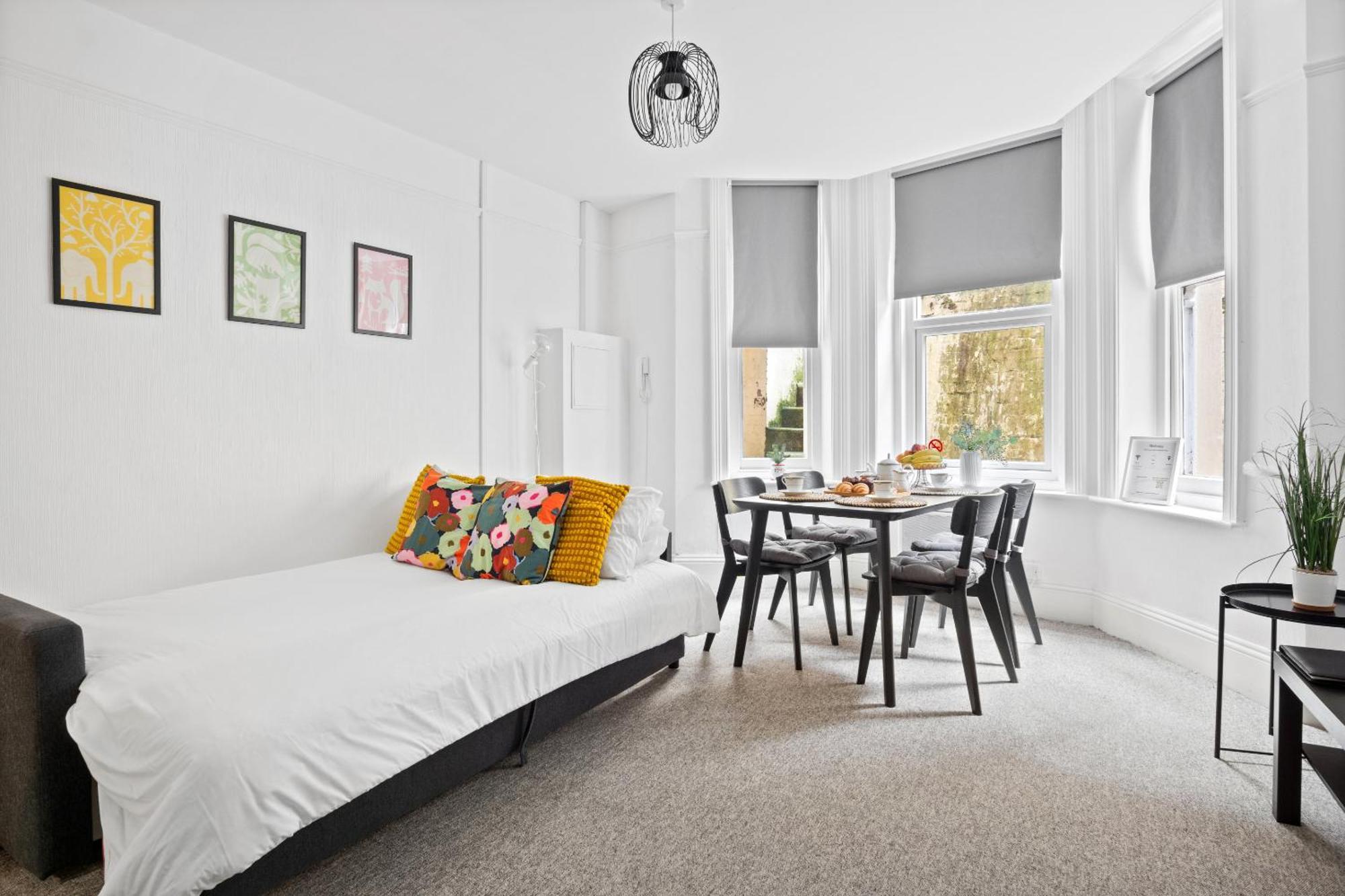 Family Retreat Flat-2 Stylish Central Bournemouth Apartment, Sleeps 6, 7 Minute Walk To Beach Parking Wifi Kitchen And Washer Exterior photo