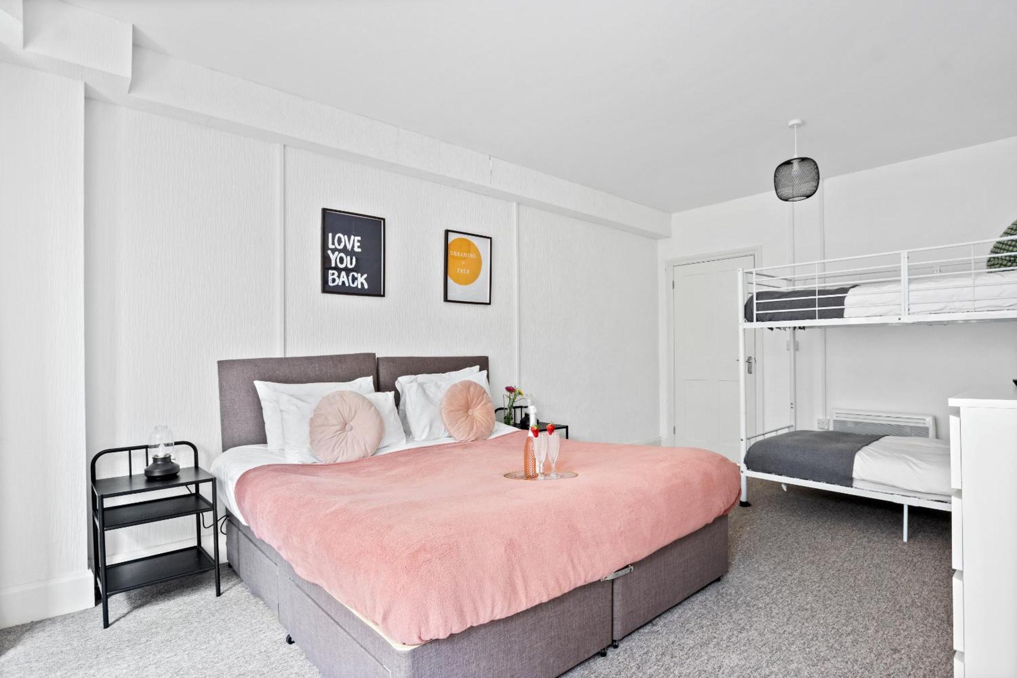 Family Retreat Flat-2 Stylish Central Bournemouth Apartment, Sleeps 6, 7 Minute Walk To Beach Parking Wifi Kitchen And Washer Exterior photo