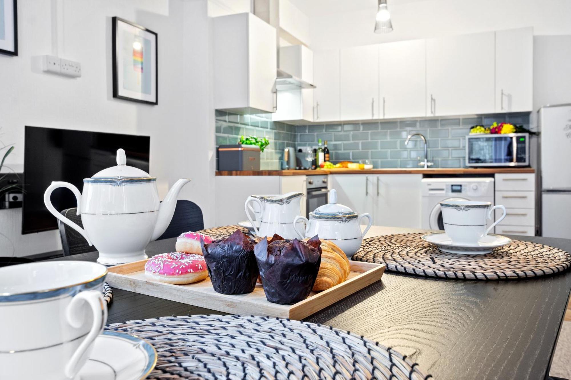 Family Retreat Flat-2 Stylish Central Bournemouth Apartment, Sleeps 6, 7 Minute Walk To Beach Parking Wifi Kitchen And Washer Room photo