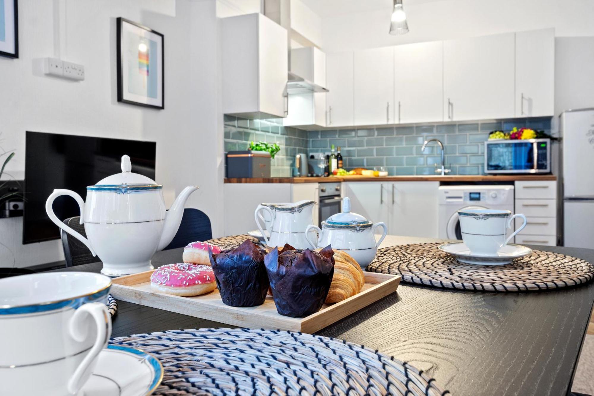 Family Retreat Flat-2 Stylish Central Bournemouth Apartment, Sleeps 6, 7 Minute Walk To Beach Parking Wifi Kitchen And Washer Exterior photo